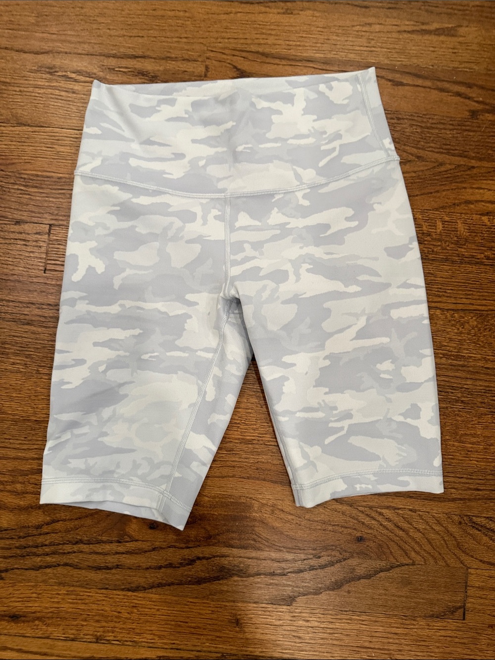 lululemon athletica High-Rise Camo Bike Shorts — Light Gray & White